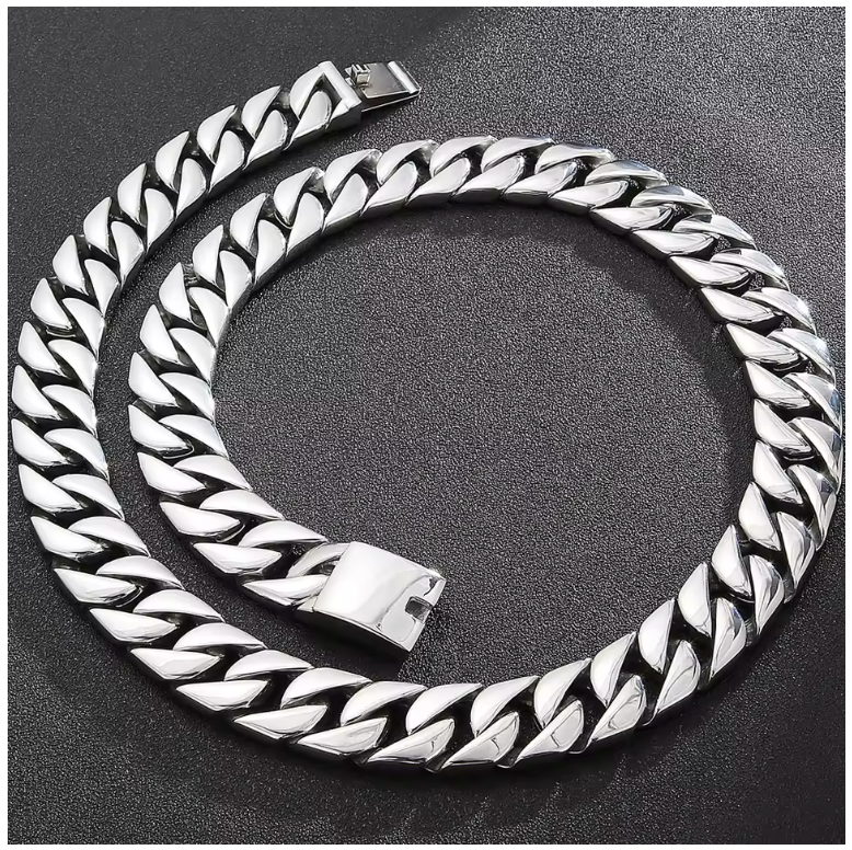 CUBAN 20 argenté, collier seul sur fond sombre